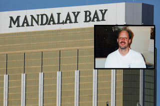 Strelec zabíjal z 32. poschodia hotela Mandalay Bay v Las Vegas.