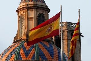 Španielske vlajky sú už v niektorých katalánskych mestách minulosťou.
