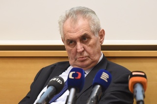 Trojdňovú návštevu Olomouckého kraja zahájil prezident Miloš Zeman návštevou Krajského úradu v Olomouci. 