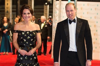 Princ William dorazil na galavečer s manželkou Kate.