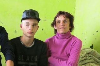 René (17) spolu s mamou Šteféniou (57) žijú už druhý týždeň v strachu, čo bude ďalej.