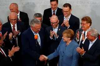 Angele Merkelovej gratulovali viacerí zahraniční činitelia.