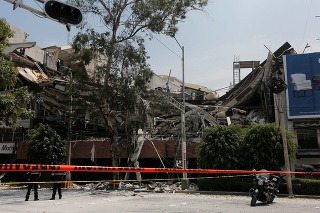 Pri zemetrasení sa zrútilo niekoľko budov. 
