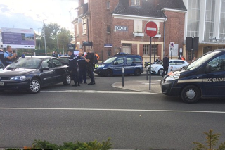 Útok sa odohral na železničnej stanici vo francúzskom meste Noyon.