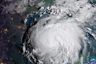 Satelitný záber hurikánu Harvey, ktorý sa blíži k pobrežiu Texasu.
