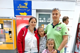 Peter (37), Daniela (35), Saška (7) a Denis (10) boli z dovolenky sklamaní. 