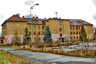 2013 - Takto vyzerali bývalé vojenské kasárne, z ktorých sa stal bytový komplex Iglovia.