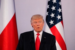 Donald Trump počas tlačovky vo Varšave.
