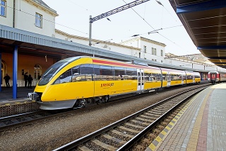 Z Bratislavy do Prahy začne jazdiť žltý vlak súkromného prepravcu už v decembri. 