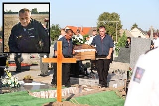 Pohreb policajta Jozefa († 48), ktorého zrazila vodička na diaľnici D2.