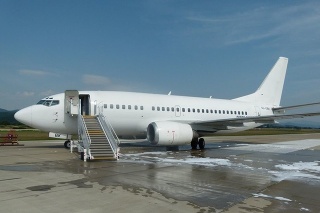 Dopravné lietadlo Boeing 737 malo problémy s podvozkom. 