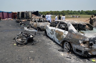 Počet obetí tragédie v Pakistane sa zvýšil na 153.