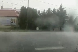 V okolí Michaloviec sa strhla prudká búrka.