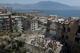 Zrútenie obytného domu pri Neapole má najmenej dve obete.