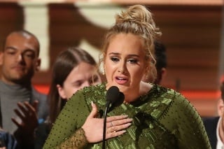 Adele bola počas reči dojatá.