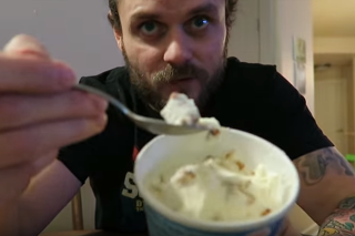 Anthony sa rozhodol vyskúšať zmrzlinovú diéta na vlastnom tele. 