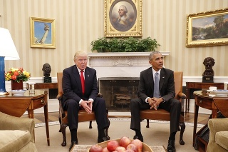 Trump (vľavo) a Obama (vpravo) sa spolu nerozprávali od inaugurácie. 
