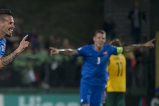 Na snímke gólová radosť strelca Mareka Hamšíka po vydarenom priamom kope.