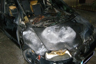 Škoda na zhorených autách sa vyčíslila na 12-tisíc eur.