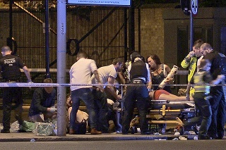 Útok teroristov v Londýne si vyžiadal 7 mŕtvych a 48 zranených.