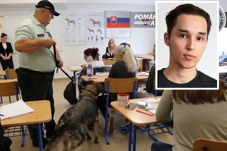 Tretiak Maximilián Turcár (19) tvrdí, že psovod bol arogantný a policajný pes ho neoznačil.