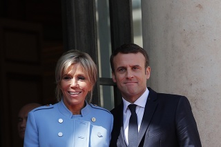 Prezidentský párik Francúzska je kritizovaný pre vekový rozdiel.