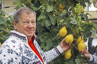 Juraj (62) je na svoju úrodu v záhrade veľmi pyšný.