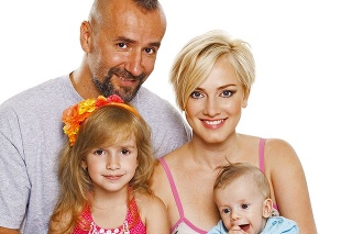 Jaro a Monika vychovávajú dcérku Zaru a syna Lea.