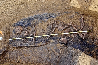 Unikátny nález takmer dvojmetrového bojovníka z doby bronzovej. 