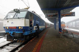 V nedeľu vyštartoval z Bratislavy prvý obnovený IC vlak.