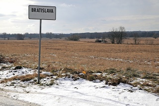 Devínske jazero pri Bratislave sa v sobotu dopoludnia stalo dejiskom strašnej tragédie.
