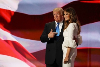 Trump a Melania: Krásna Slovinka po boku sedemdesiatnika iba podtrhuje jeho imidž alfa samca. Aj to mu získalo mnoho voličov.