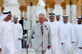 Princ Charles počas návštevy v Abú Zabí.