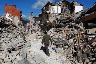 Silné zemetrasenie s magnitúdou 6,2 zasiahlo strednú časť Talianska, s epicentrom južne od mesta Perugia.