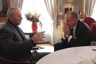 Dôverný rozhovor: Nie je známe, o čom slovenský prezident diskutoval s emeritným arcibiskupom.