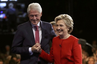 Hillary v predvolebnom boji dopláca na sexuálne výčiny svojho muža.