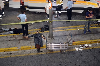Samovražední atentátnici vyčíňali na letisku Ataturk v tureckom Istanbule.