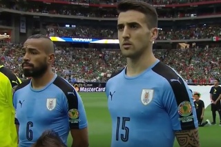Zostali v šoku. Uruguajským futbalistom zahrali národnú hymnu Čile.