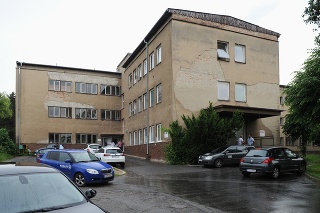 Budova Kliniky infektológie a cestovnej medicíny (KICM) v areáli UN L. Pasteura Košice.