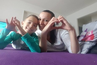 Krátko po príchode do Švajčiarska zverejnila mama fotku so synom Marcelom. 
