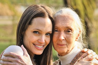Herečkinou kamarátkou je Angelina Jolie.