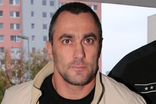 Policajtovi Ľubošovi Tiefenbachovi v prípade dokázania viny hrozí až 8 rokov basy.