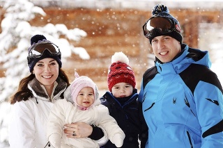 Princ William a vojvodkyňa Kate na lyžovačke v Alpách.