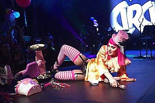 Vystúpenie Madonny v klaunskom kostýme bolo poriadne bizarné.
