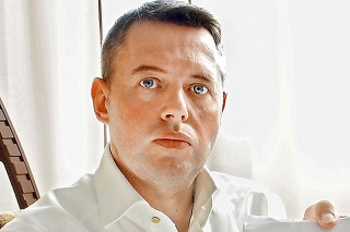 Vladimír Jánoš: Exposlanec obvinený z týrania ukazuje dokumenty, že začiatkom februára oslovil sociálku, aby prešetrila situáciu jeho dcéry v Prievidzi.