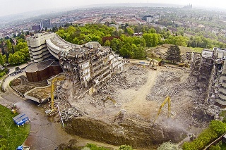 Niekdajší slávny hotel zbúrali.