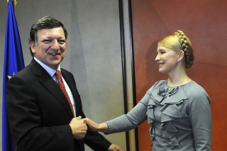 Prezident Európskej komisie Jose Manuel Barroso a ukrajinská premiérka Julia Tymošenková. 