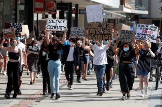 Američania už niekoľko dní protestujú proti policajnej brutalite, ktorá stála za smrťou Afroameričana Georgea Floyda.