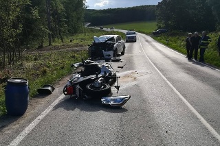 Nehoda sa stala v okrese Hlohovec.