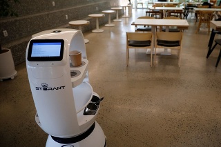 V juhokórejskej kaviarni pracuje robot.